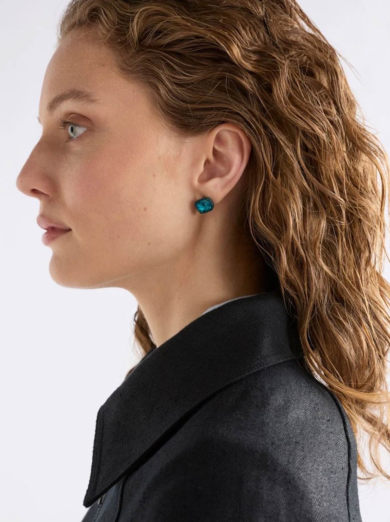 ELK JULE MINI STUD EARRINGS (Fuscia)