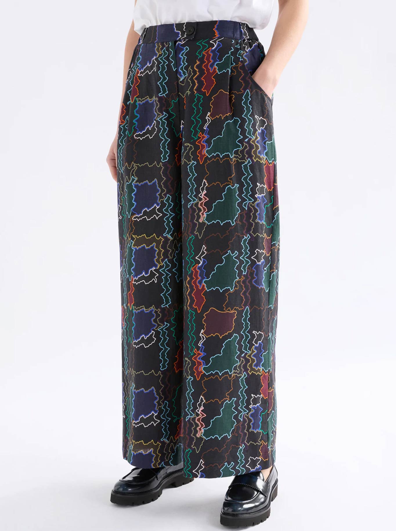 Image of a model wearing Pants. Productname: Elk Paimo Light Pant in Print colour by brand - Elk