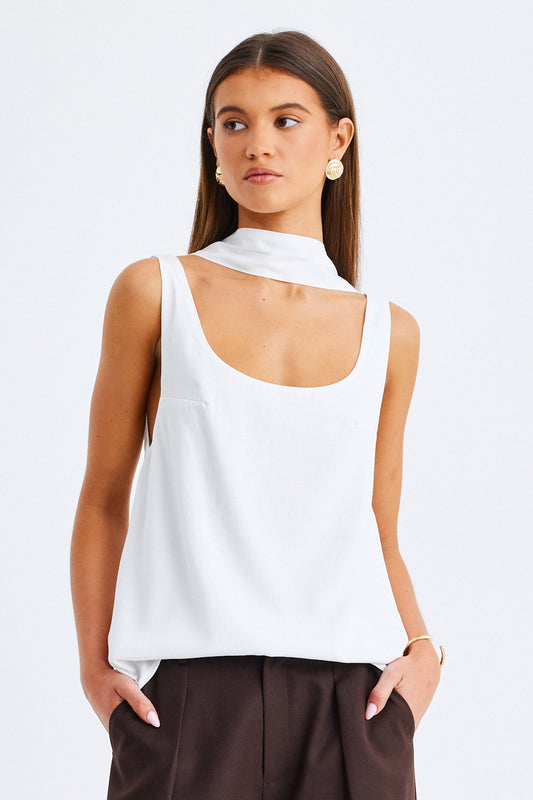 Image of a model wearing Tops. Productname: SNDYS ETTI TANK TOP in White colour by brand - SNDYS