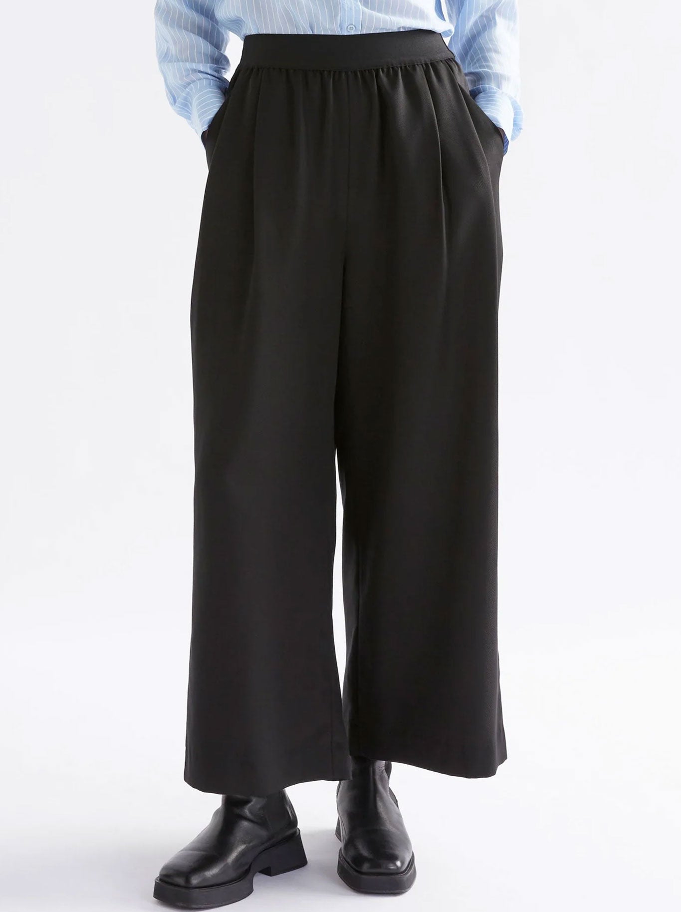 Image of a model wearing Pants. Productname: Elk Sepp Pant in Black colour by brand - Elk