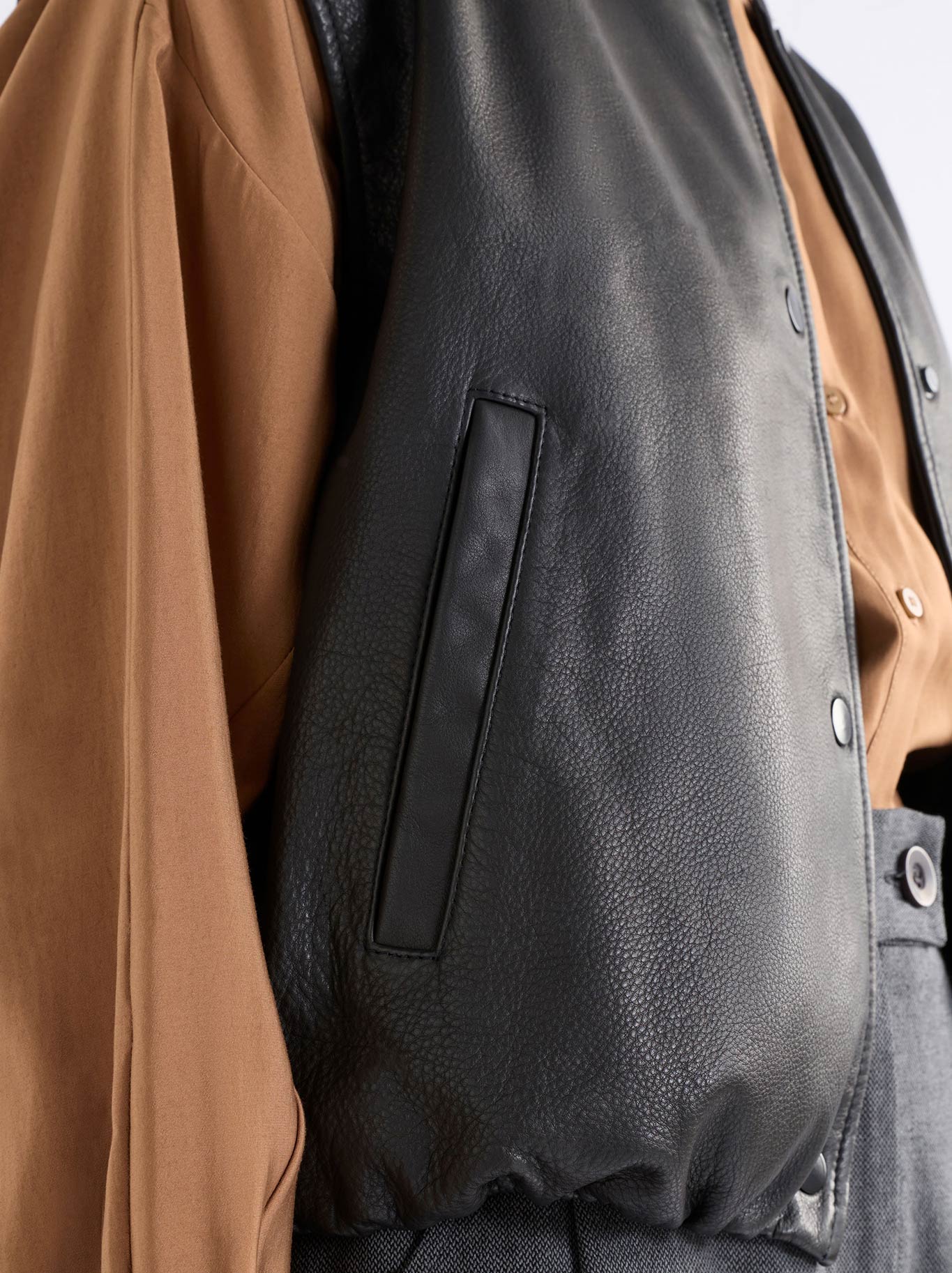 Elk Striind Leather Vest (Black)