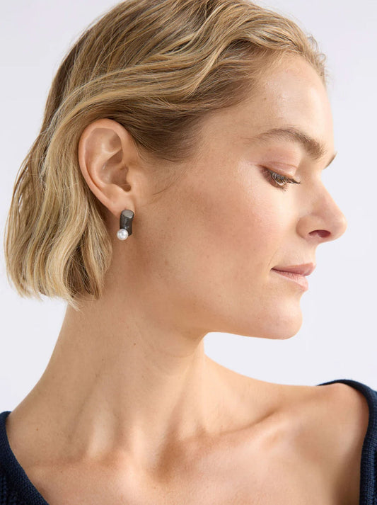 Elk Ahas Stud Earring (Gunmetal)