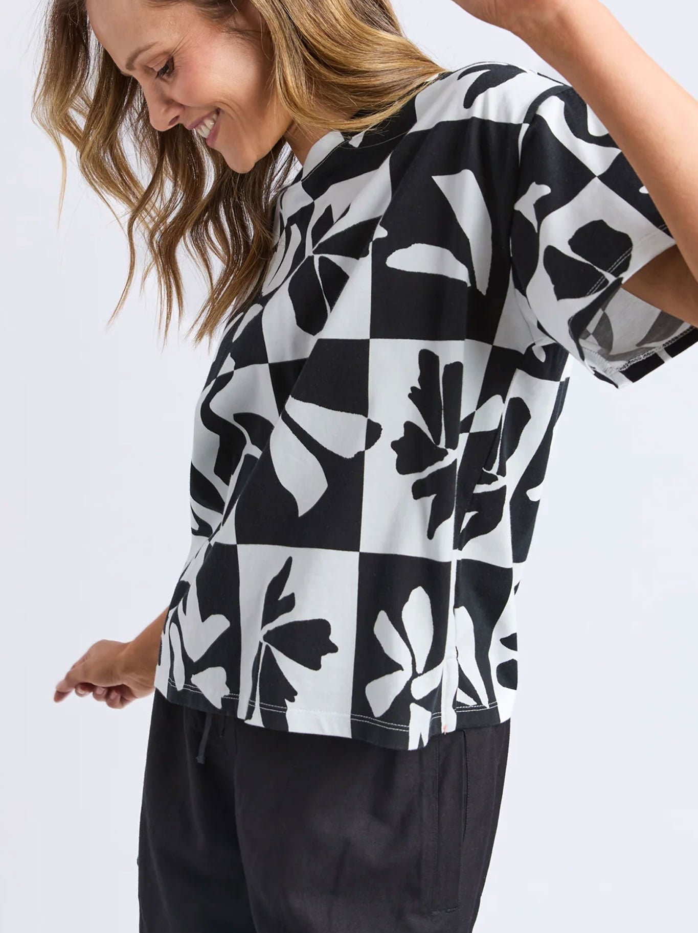 ELM SPLICE TEE (Black White)