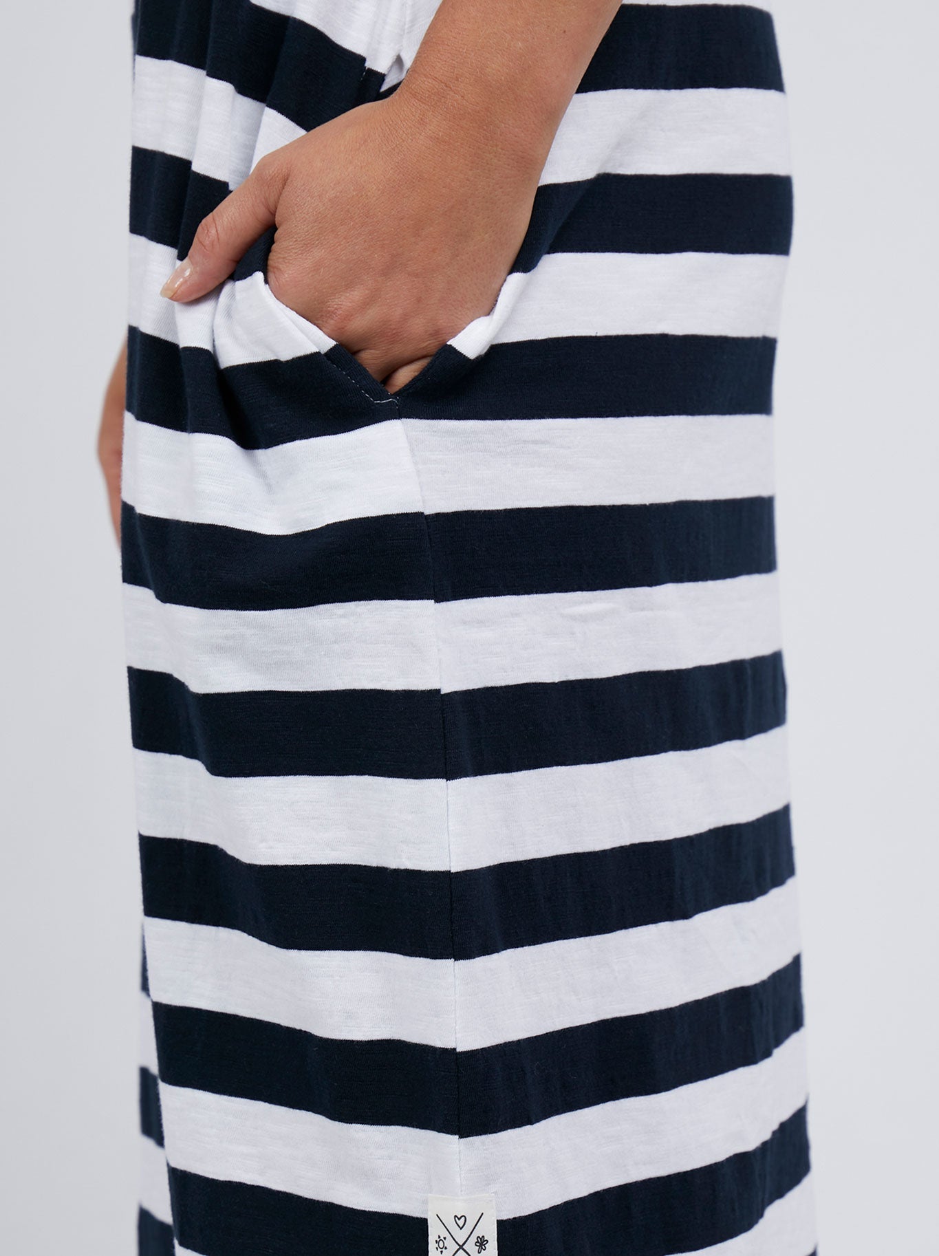 ELM MAEVE MIDI DRESS (Navy White)