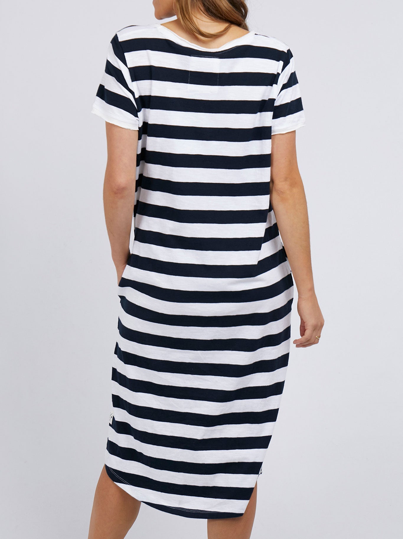ELM MAEVE MIDI DRESS (Navy White)