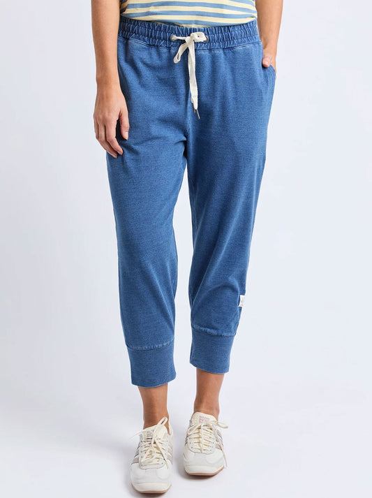 Image of a model wearing Pants. Productname: ELM BRUNCH PANT DENIM-LOOK in Blue colour by brand - Elm