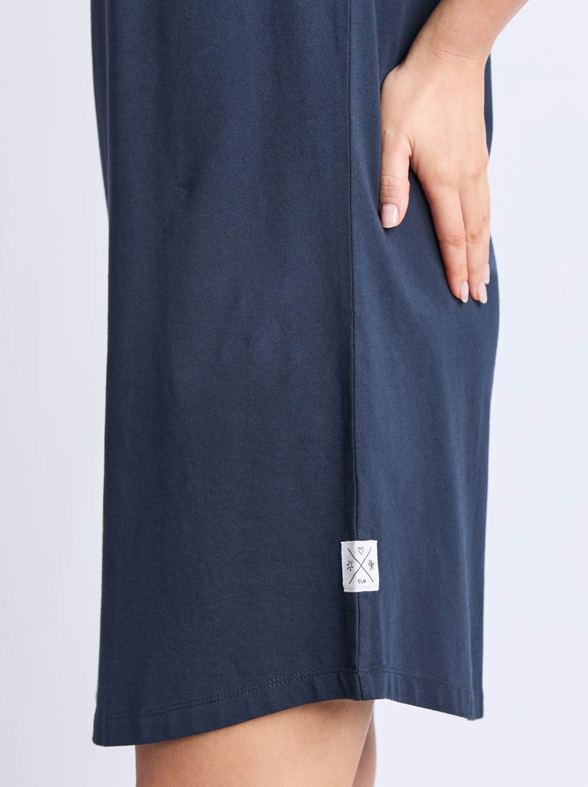 ELM PIMA VEE DRESS (Navy)