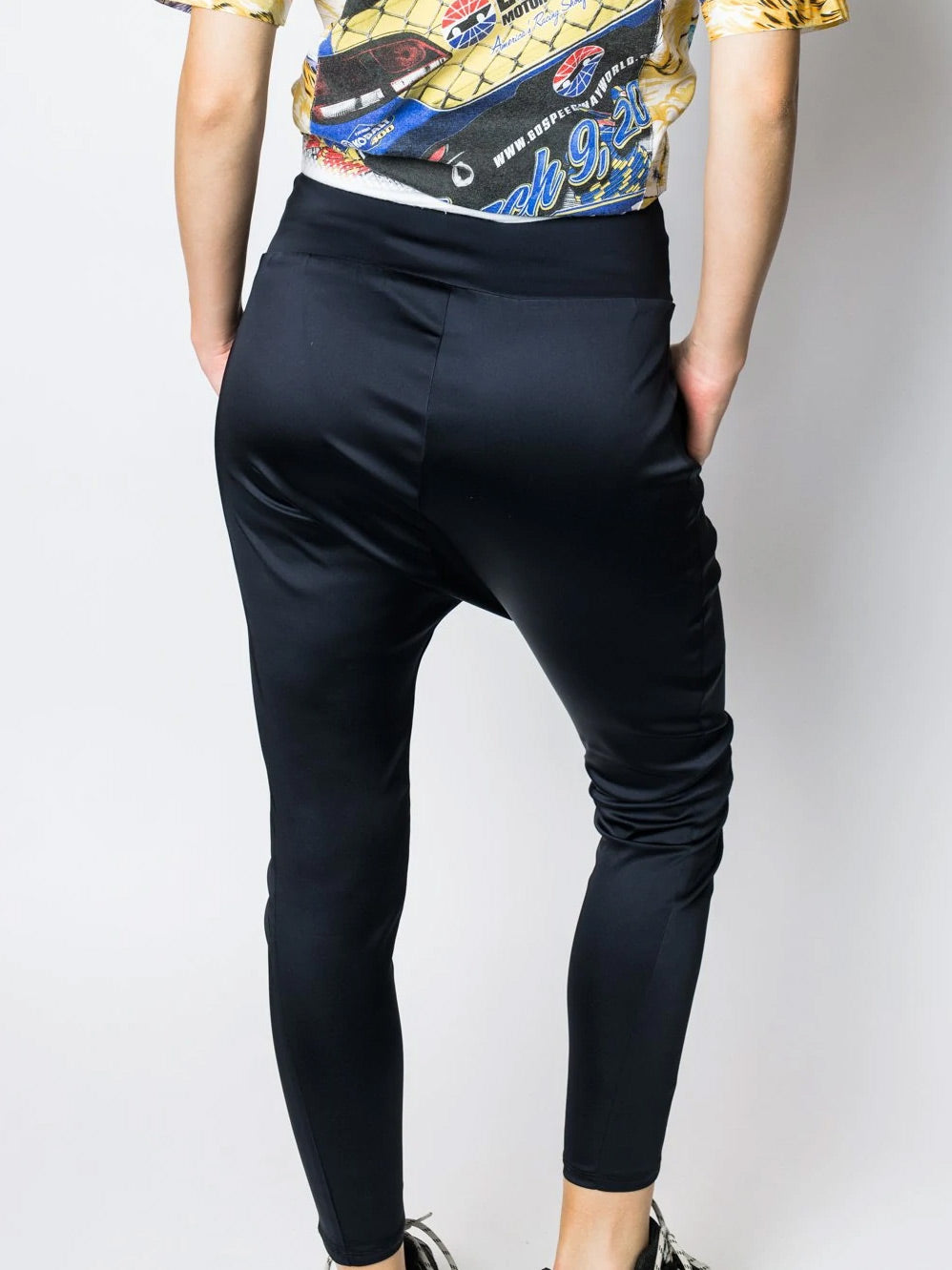 EMPIRE ROSE LUXE HIGHRISE CROPPED PANT (Black)