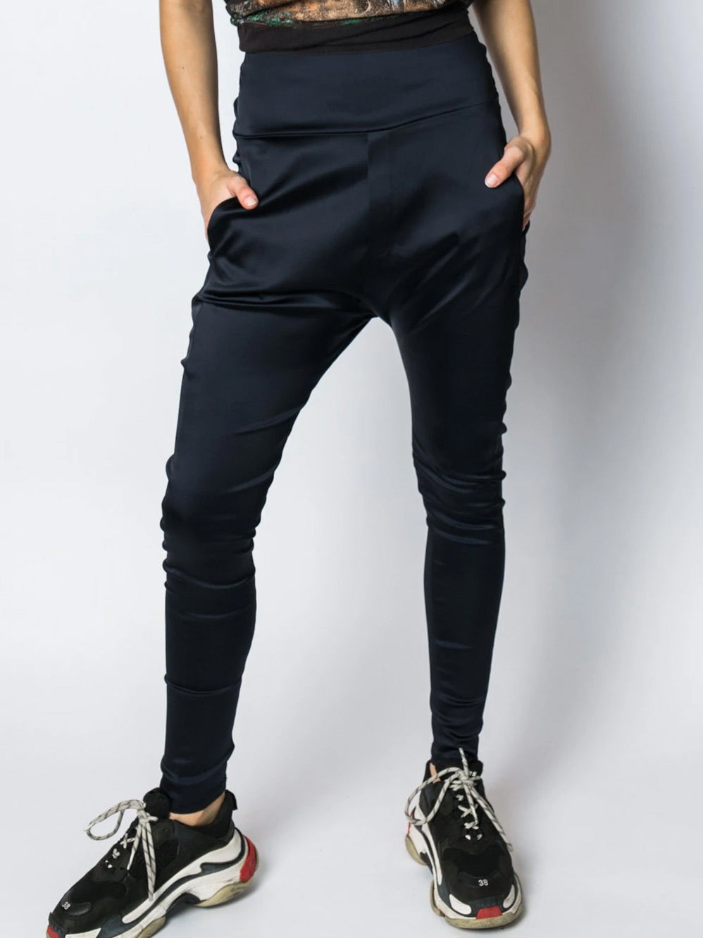 EMPIRE ROSE LUXE HIGH RISE TRAINER (Black)