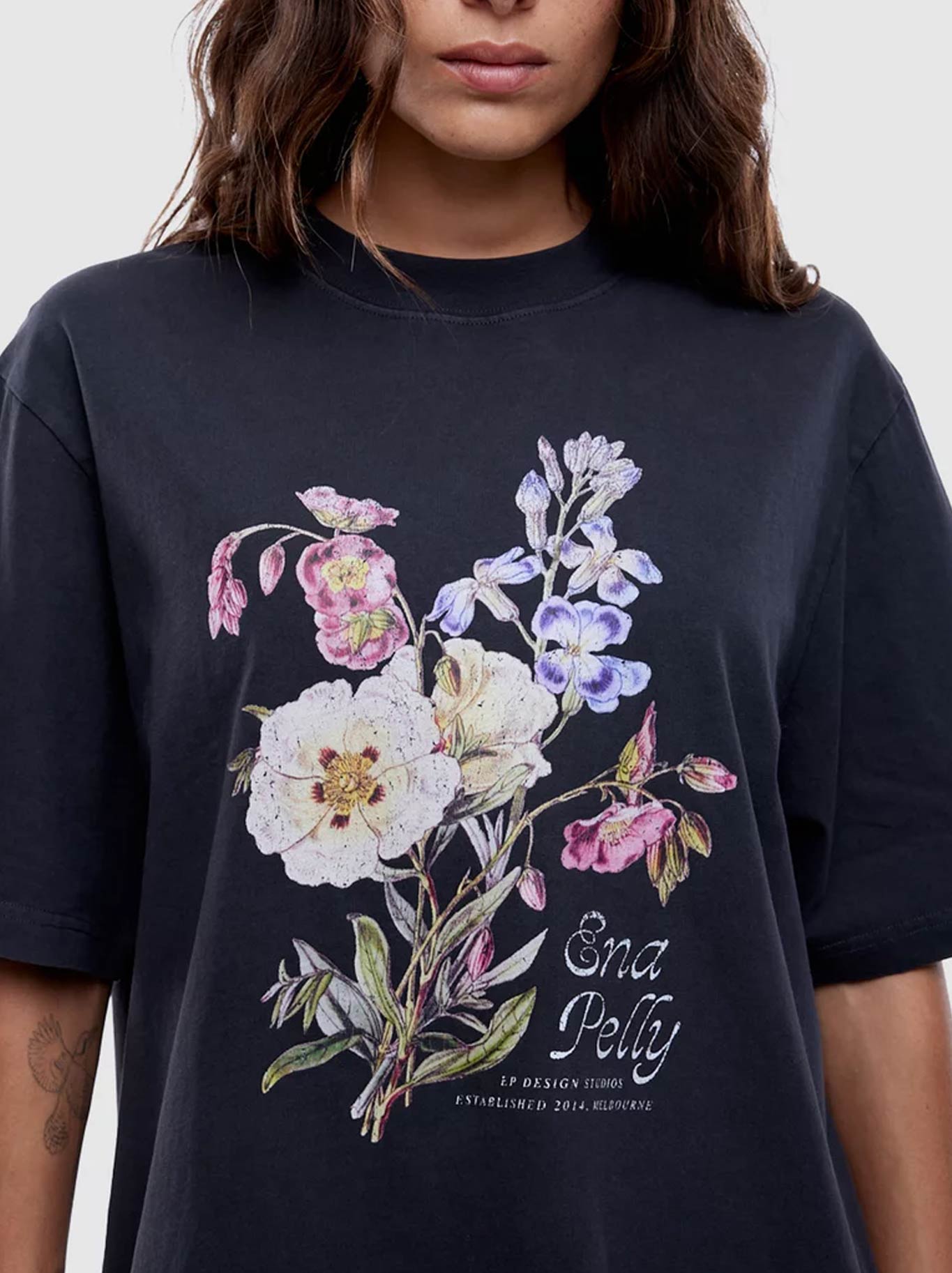 ENA PELLY BOUQUET TEE (Vintage Black)