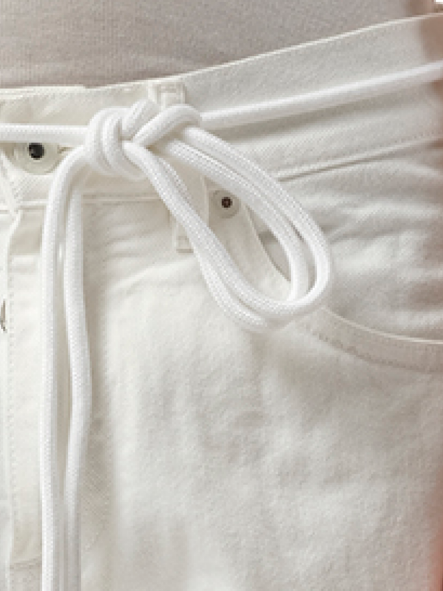 OFF-WHITE Slim Back Dart Jeans (White)