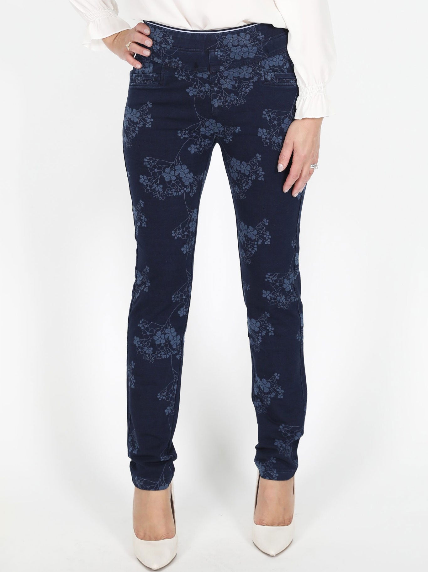 Image of Jeans. Productname: GABRIELLA FRATTINI BLOSSOM PRINT LUSTRE PANT in Black colour by brand - Gabriella Frattini