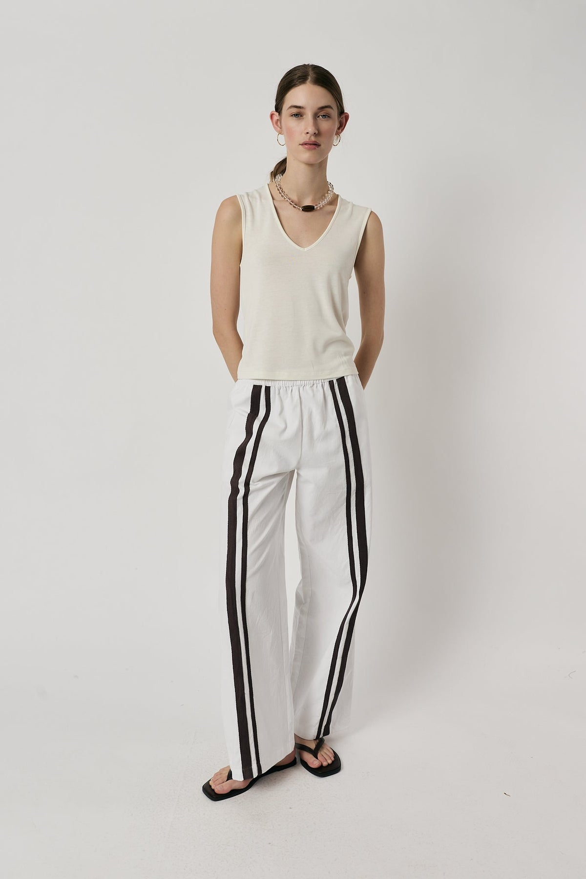 Giliann Adela Pant (White)