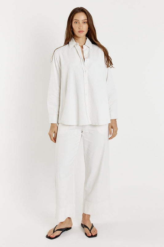 Image of a model wearing Pants. Productname: Giliann Roches Pant White in White colour by brand - Giliann