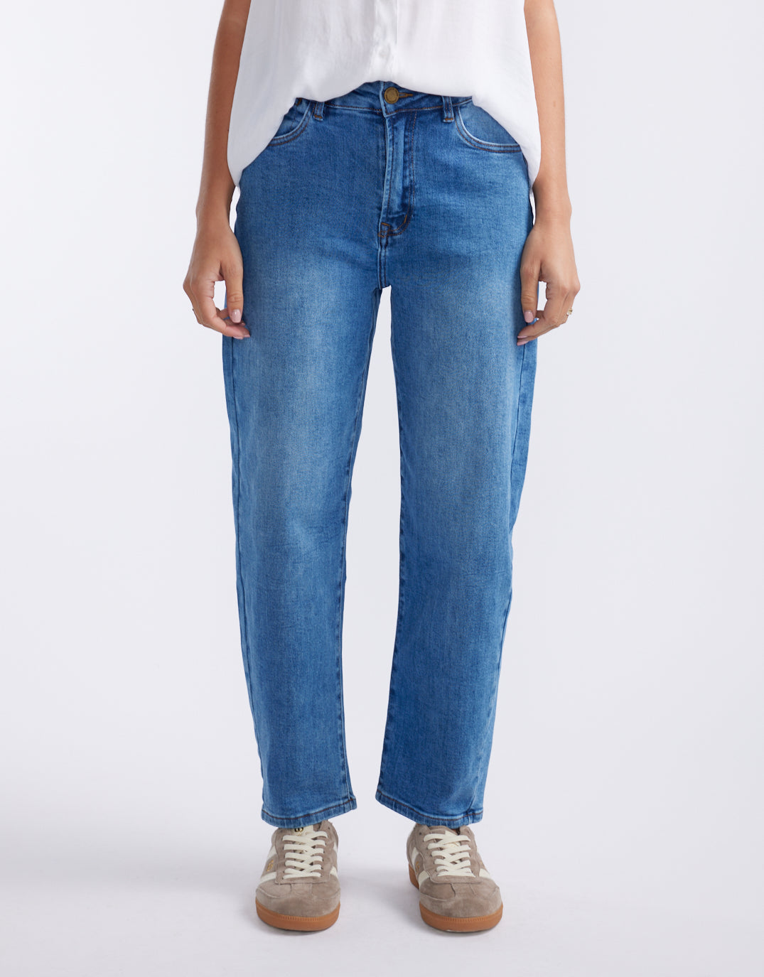 Image of Jeans. Productname: Harper Stretch Mum Barrel Jean - in Mid Wash colour by brand - Country Denim