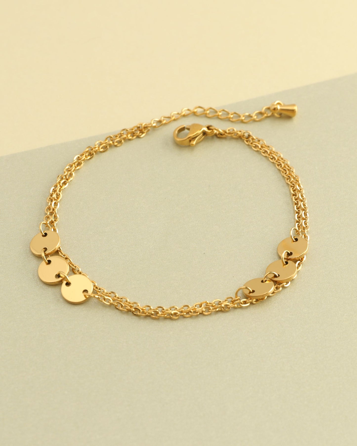 Image of Accessories. Productname: Amara Gold Circle Chain Bracelet in Gold colour by brand - Heychic
