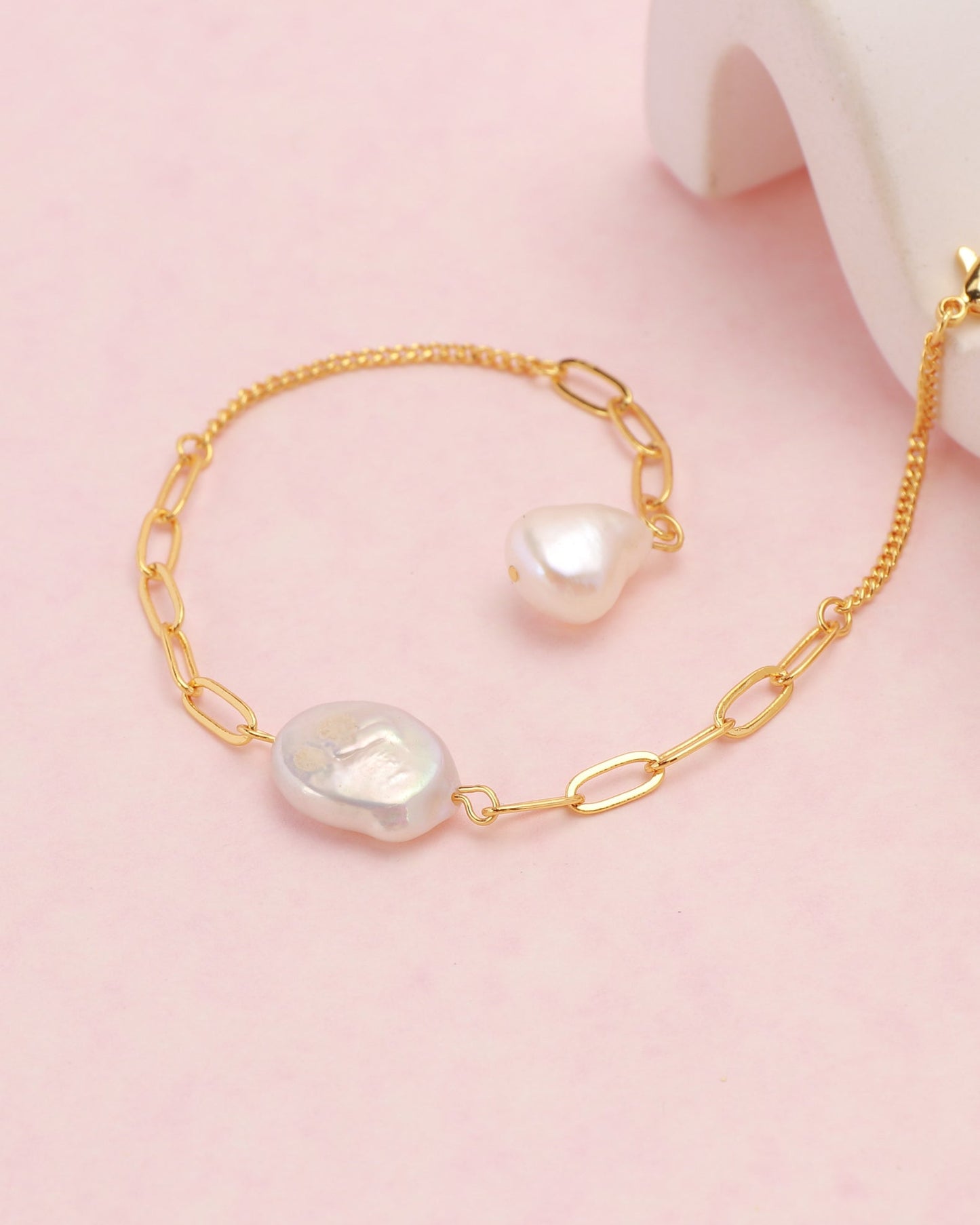 Heychic Perrie Pearl Chain Bracelet (Gold)