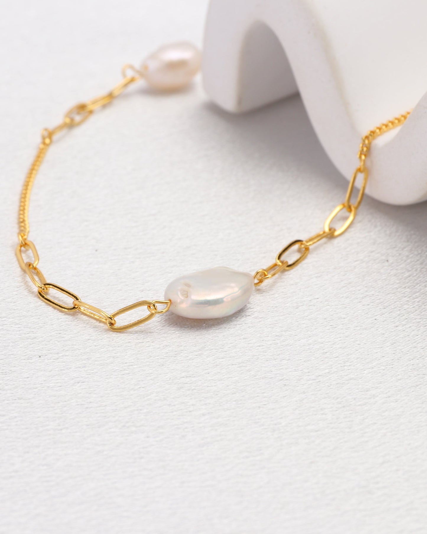 Heychic Perrie Pearl Chain Bracelet (Gold)