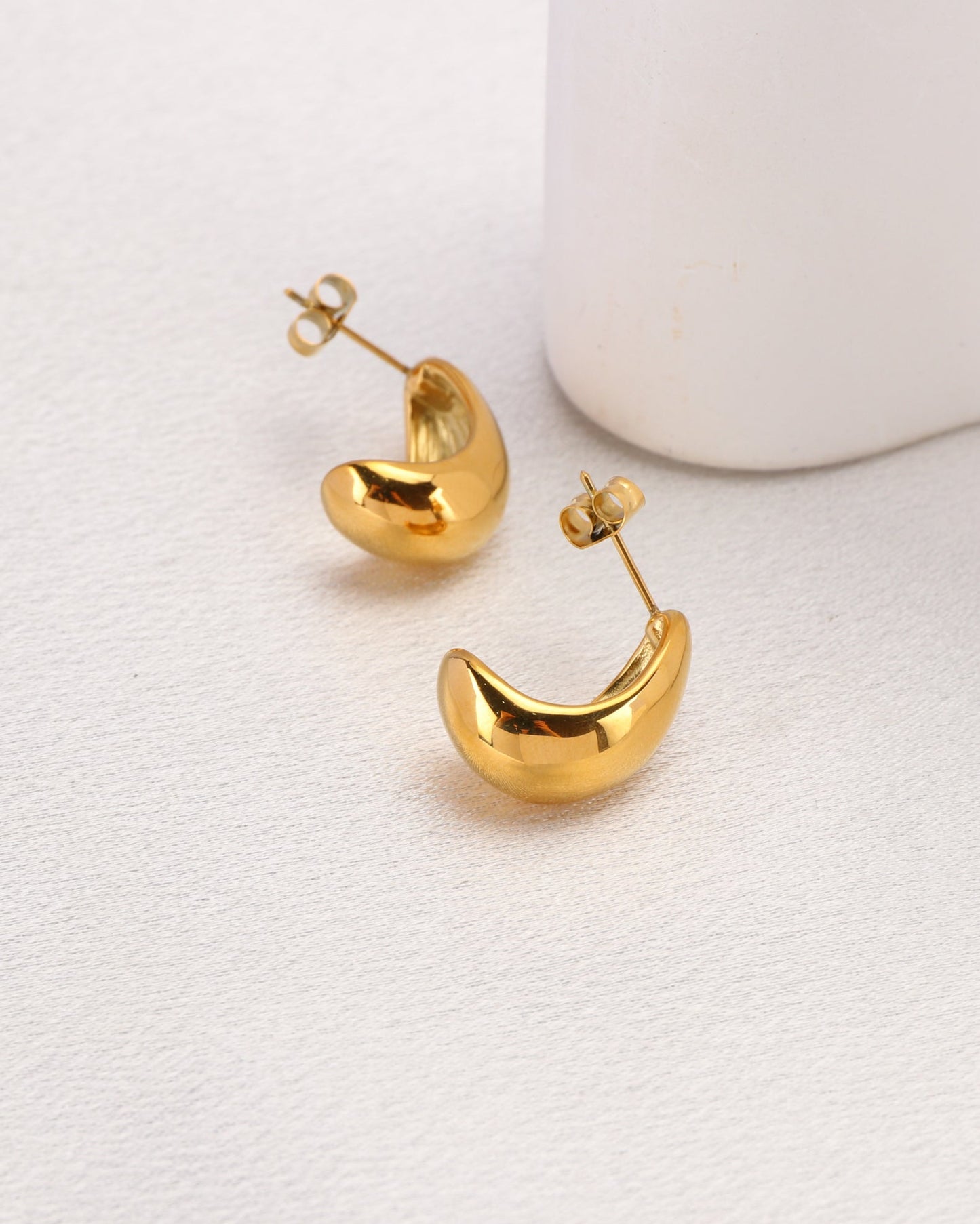 Heychic Cirina Dome Earrings (Gold)