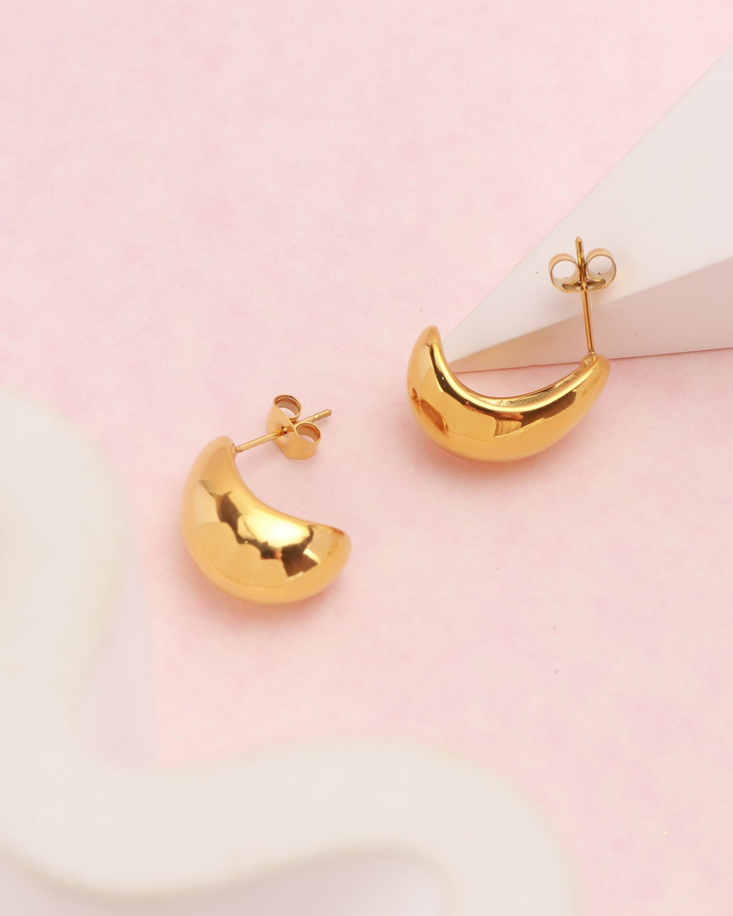 Heychic Cirina Dome Earrings (Gold)