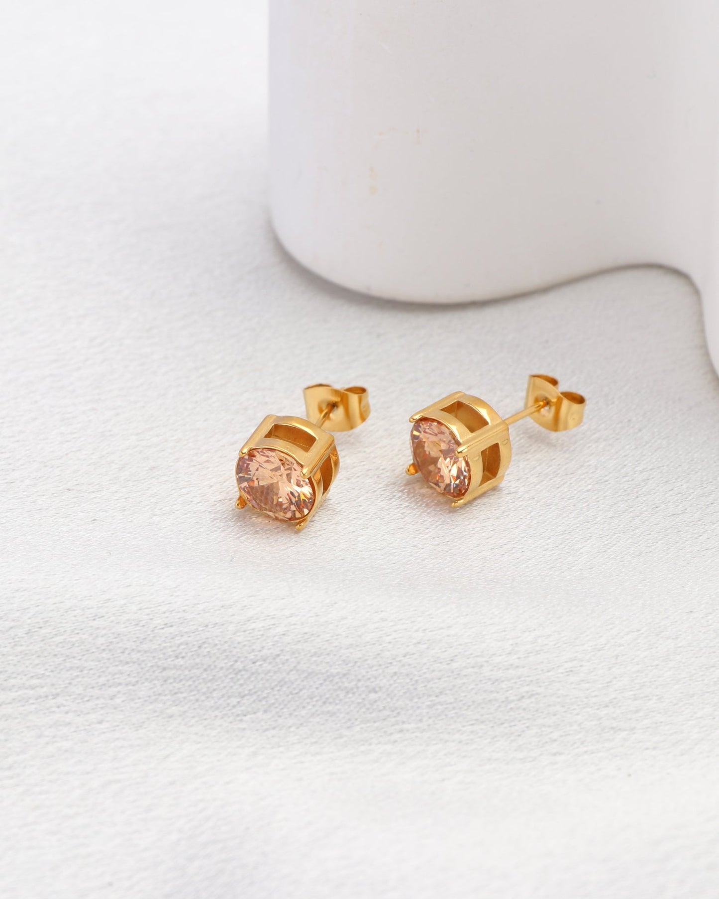 Heychic Champagne 8mm Zirconia Stud Earrings (Gold)