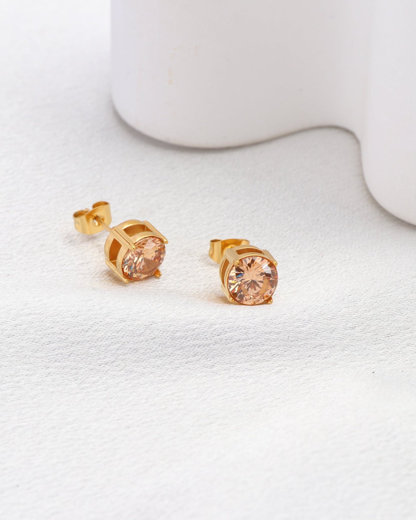 Heychic Champagne 8mm Zirconia Stud Earrings (Gold)