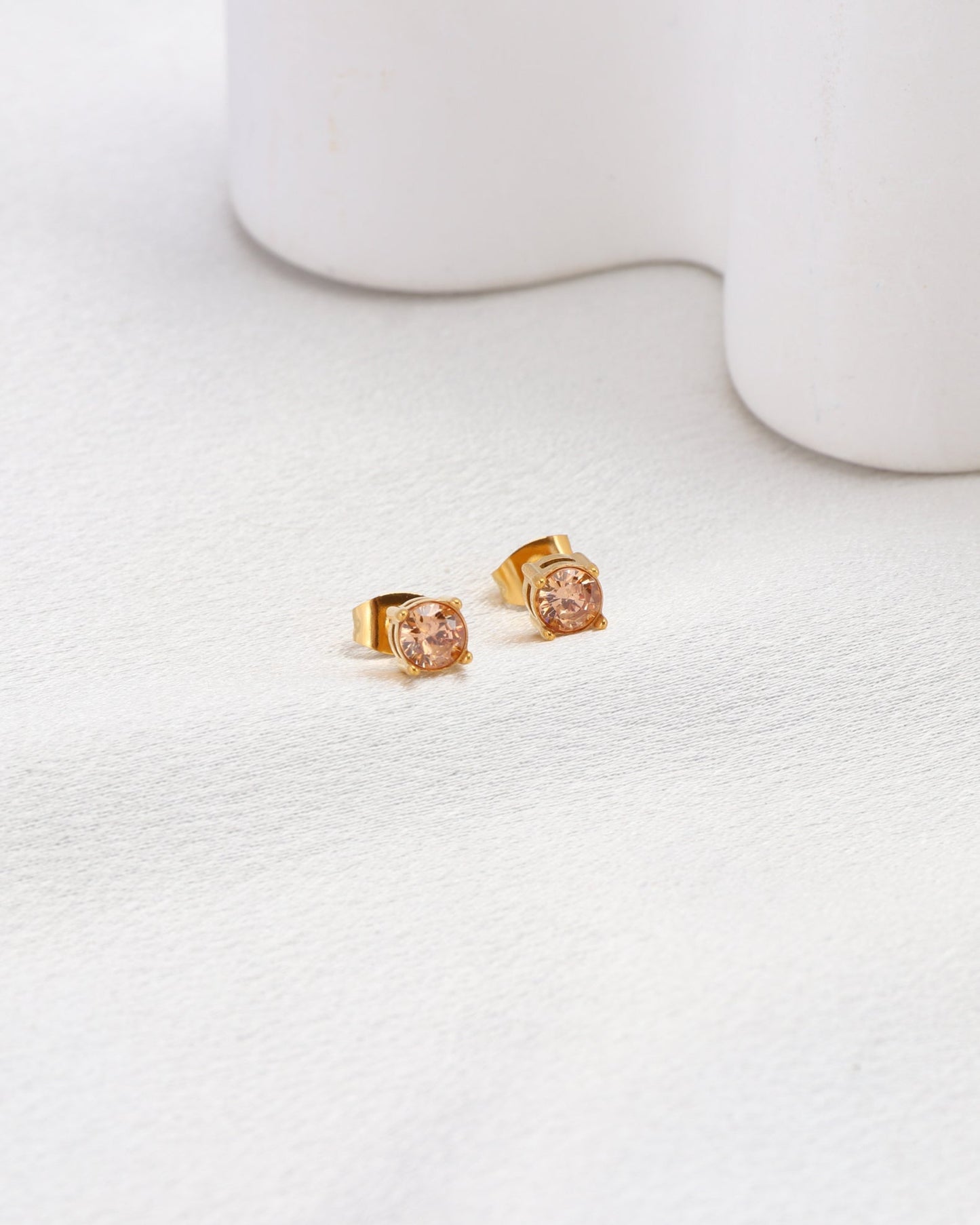 Heychic Champagne 5mm Zirconia Stud Earrings (Gold)