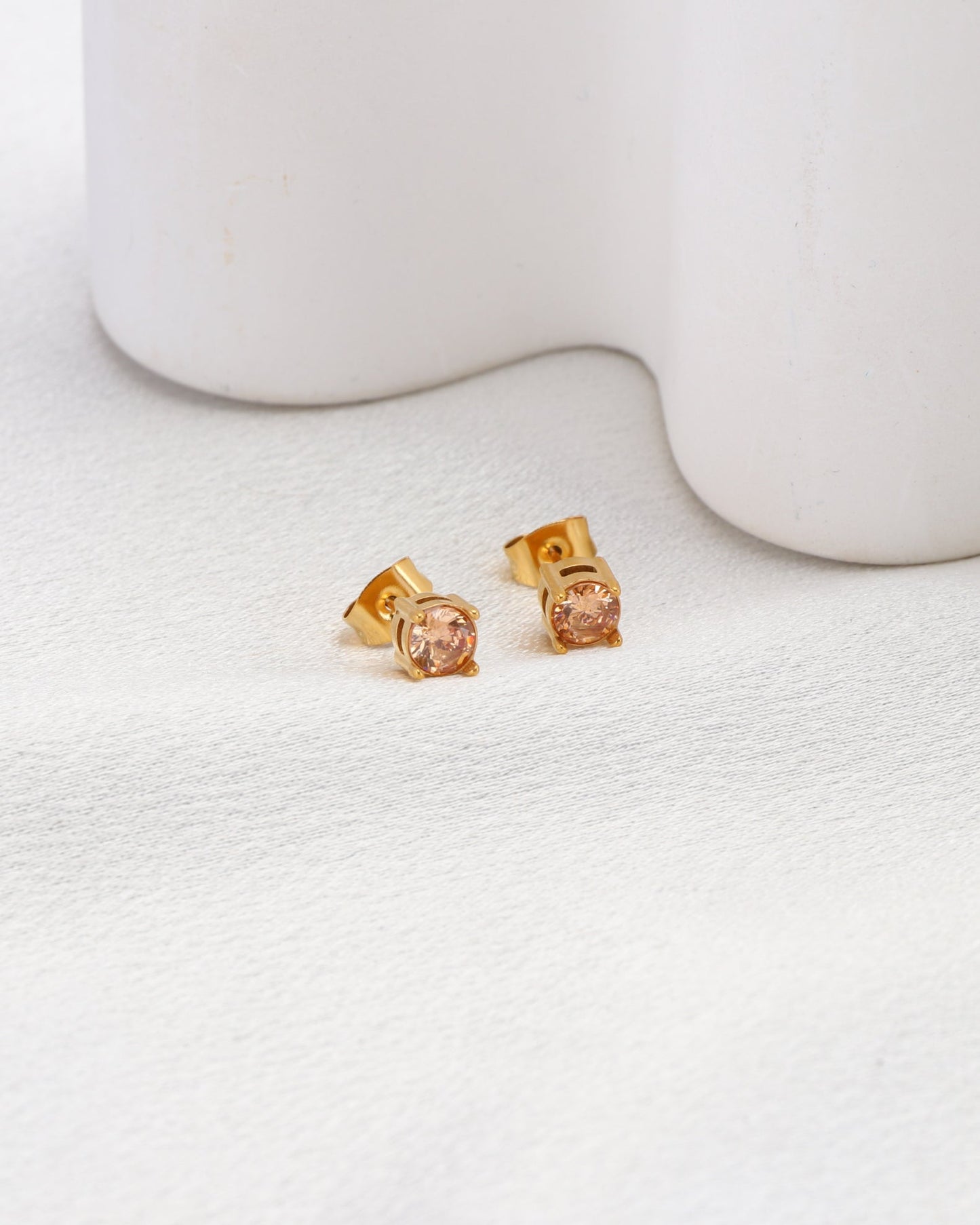 Heychic Champagne 5mm Zirconia Stud Earrings (Gold)