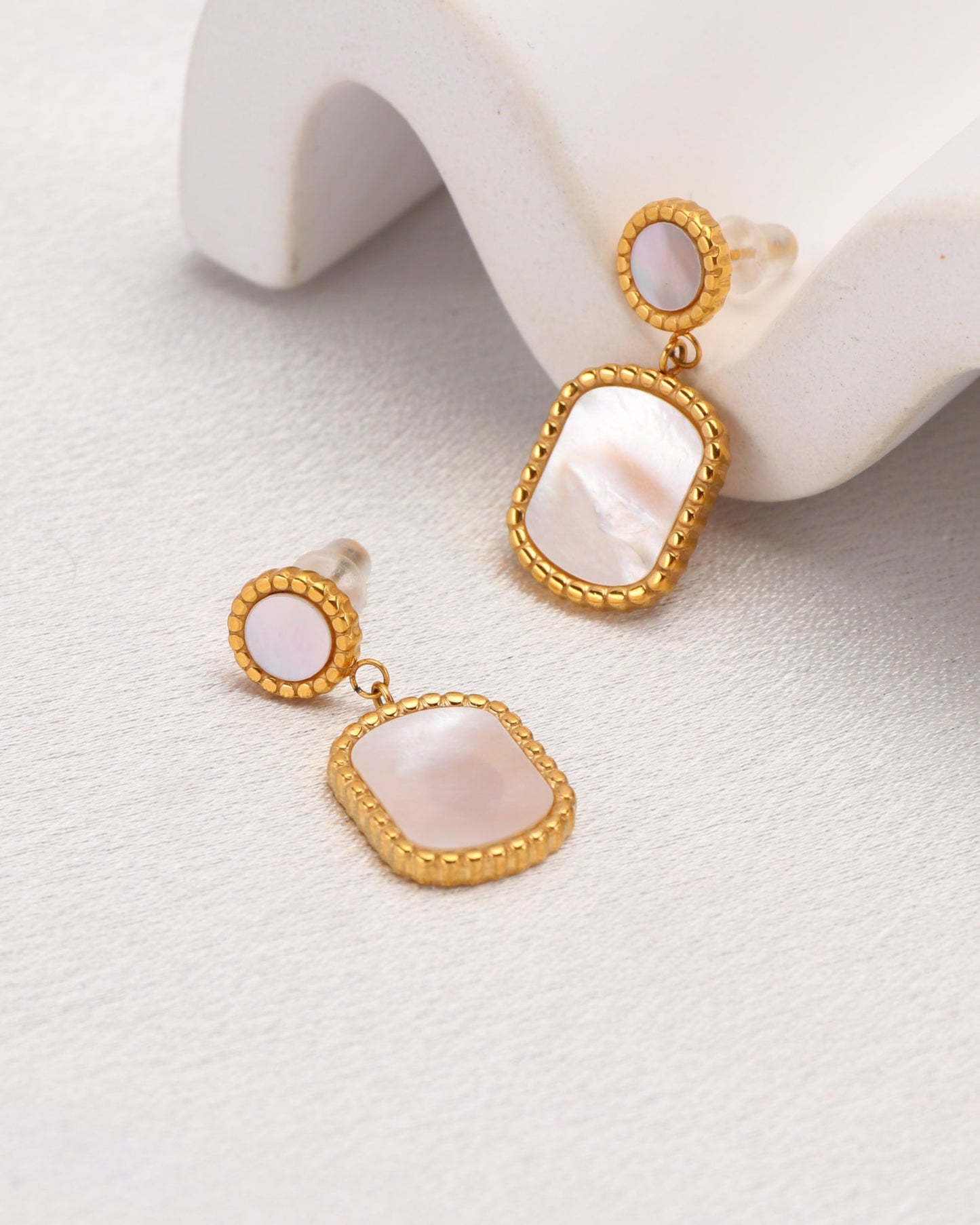 Heychic Skylar Shell Earrings (Gold)