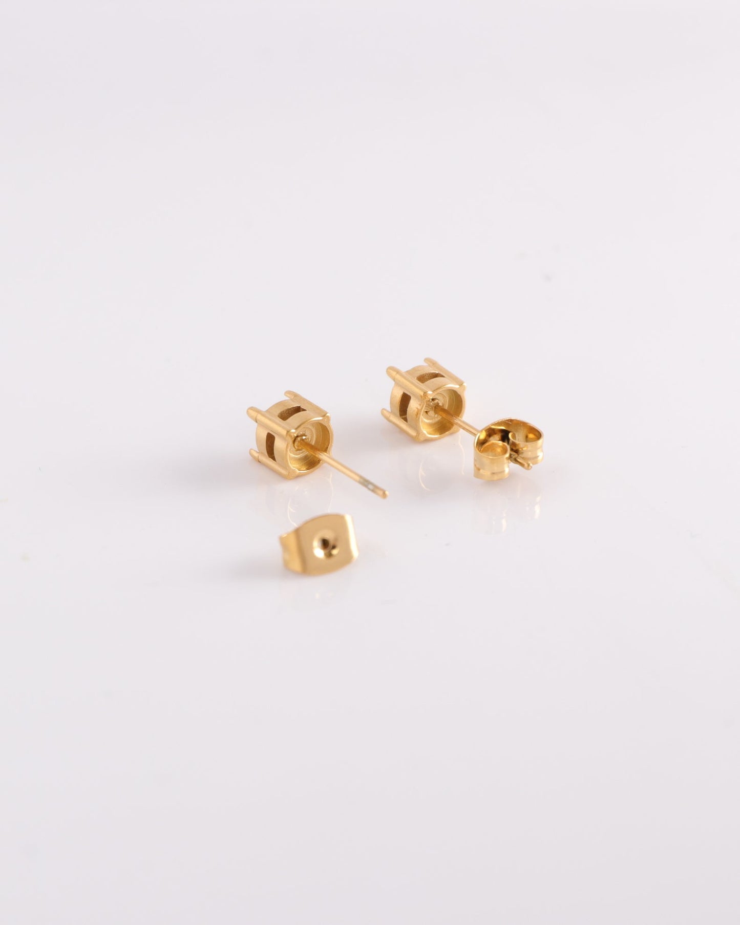 Heychic 5mm Zirconia Gold Stud Earrings (Pink)