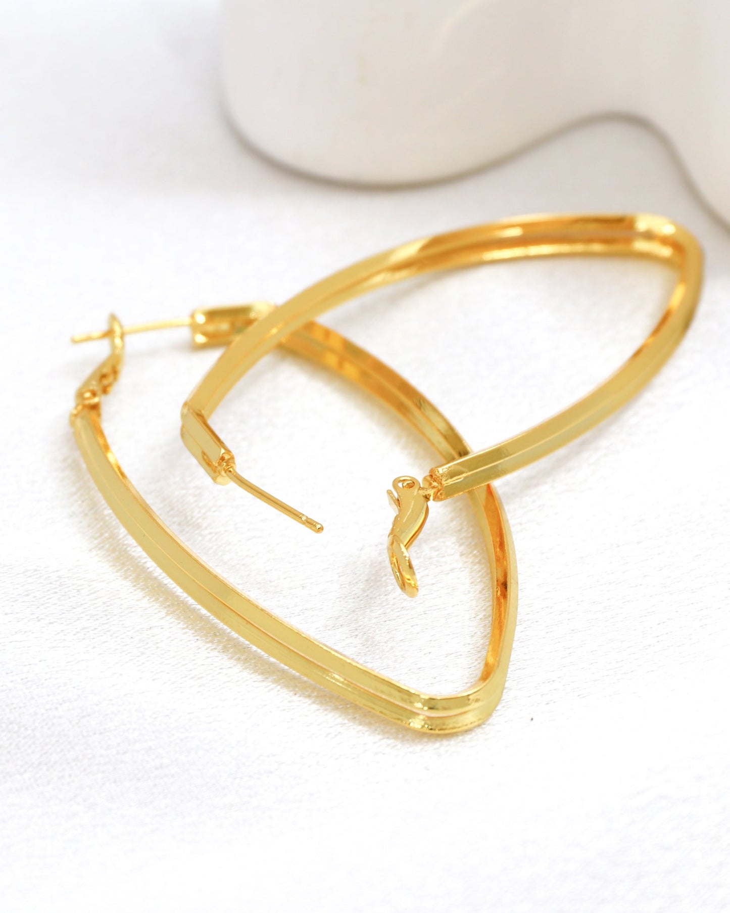 Heychic Pyra Irregular Hoop Earrings (Gold)