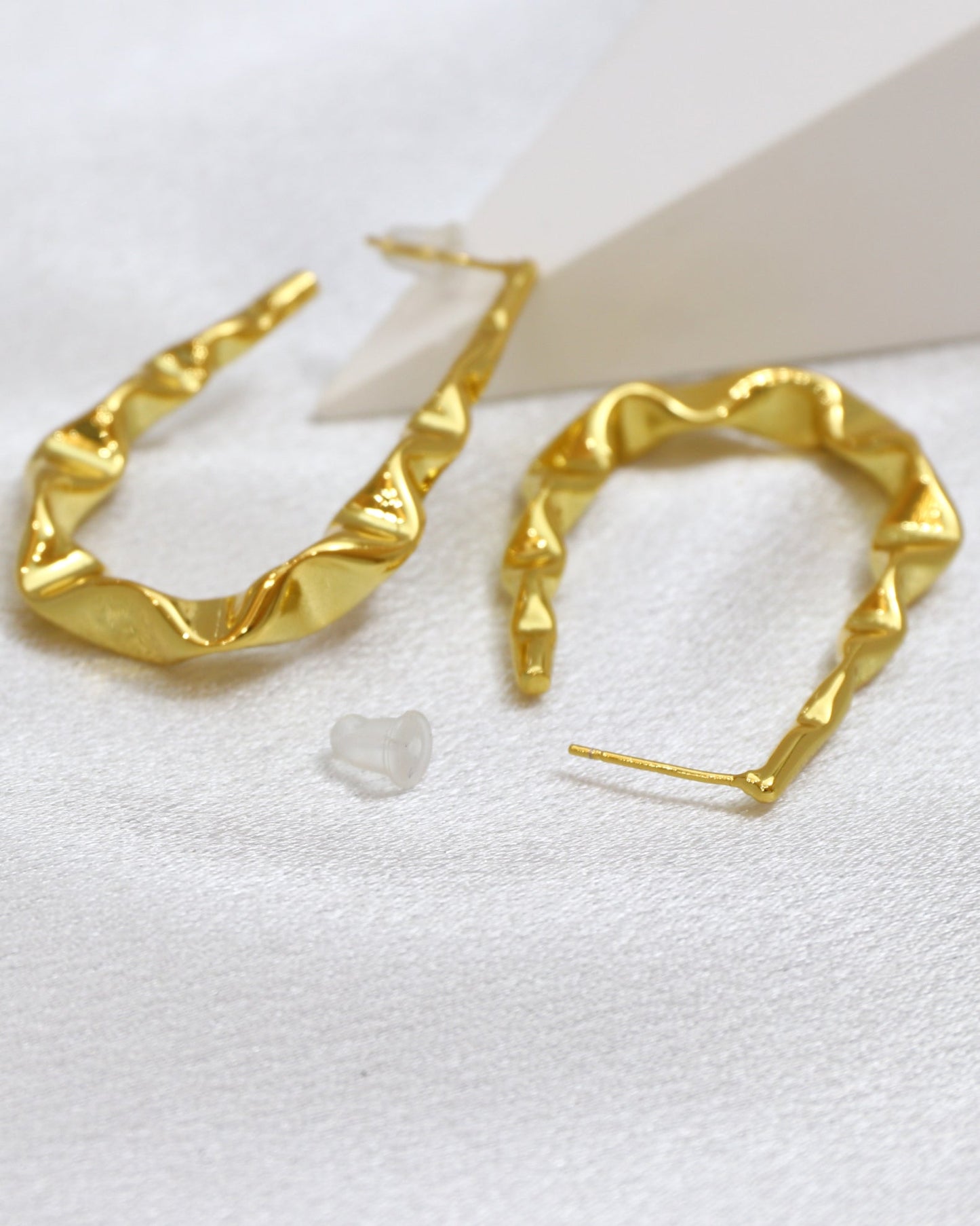 Heychic Lyra Irregular Texturised Enveloping Earrings (Gold)