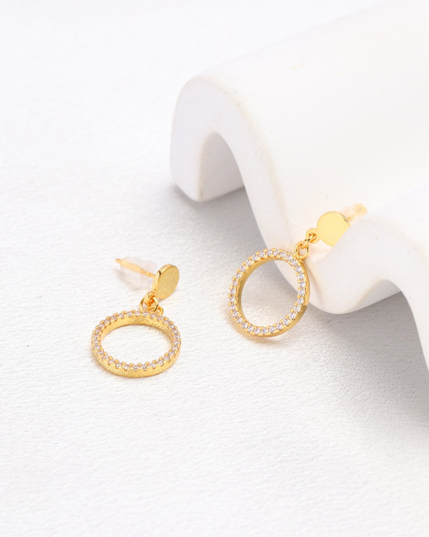 Heychic Yana Zirconia Circle Earrings (Gold)