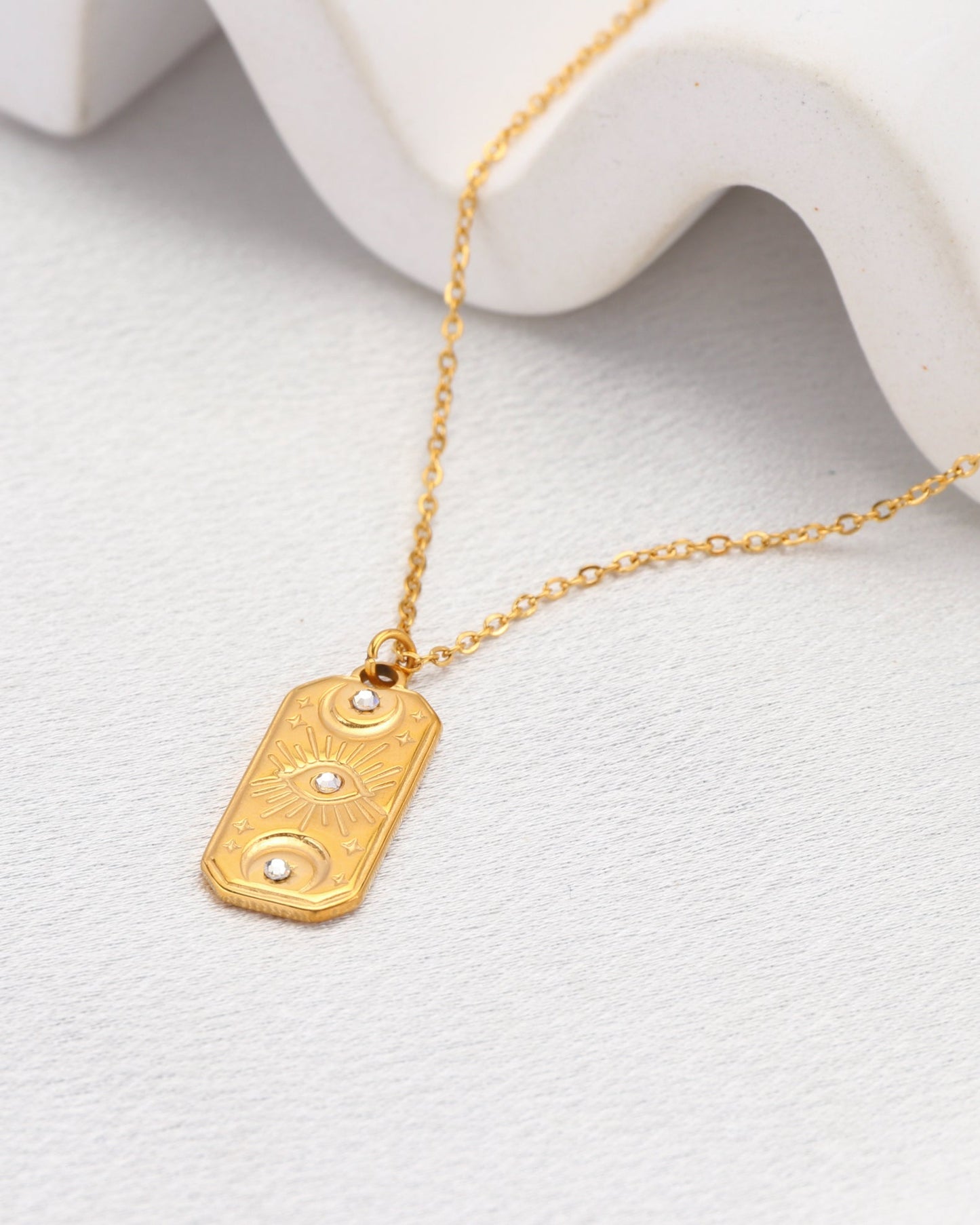 Heychic Selenia Mystic Pendant Necklace (Gold)