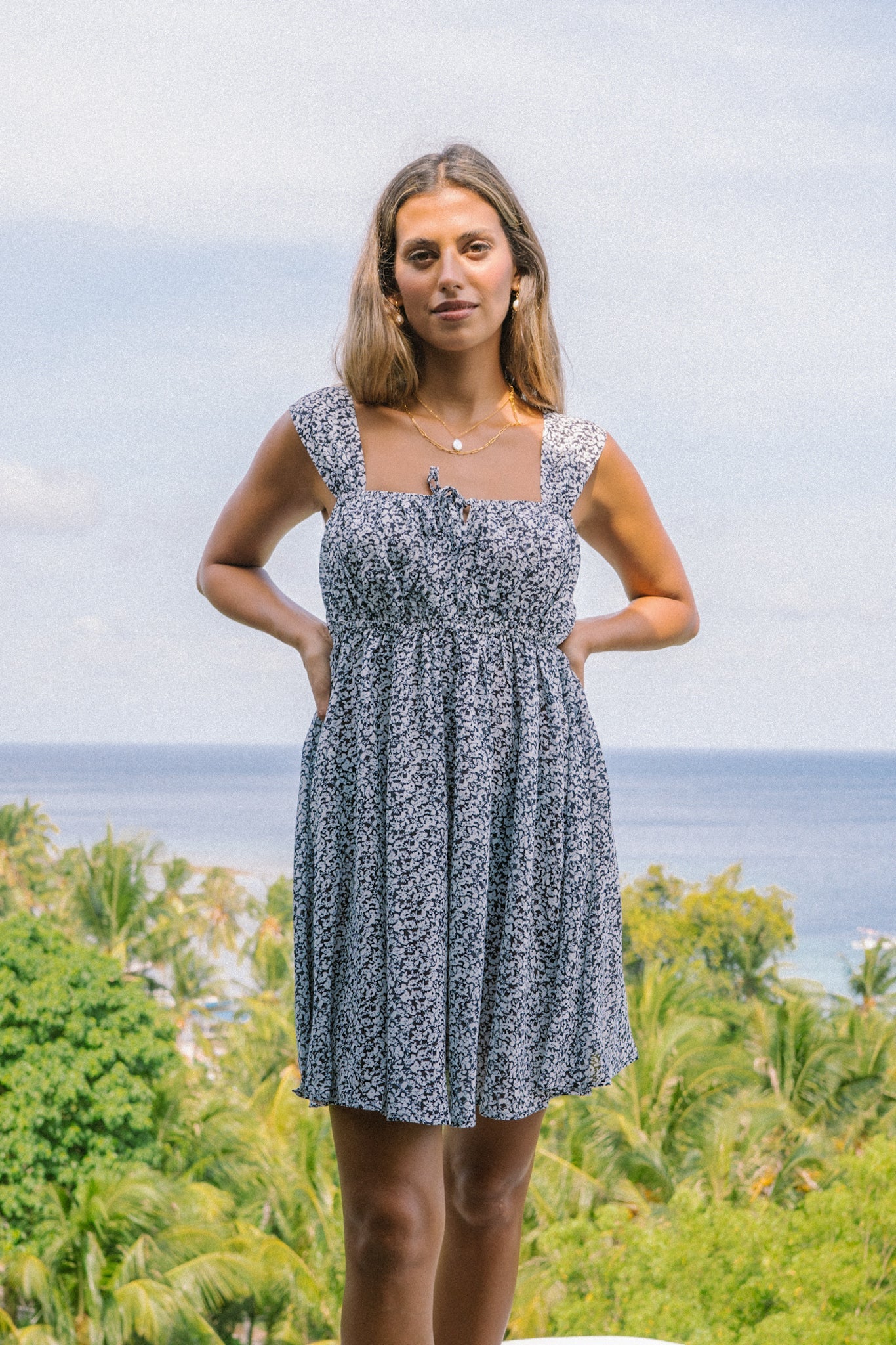 Heychic Cassia White Ditsy Floral Mini Dress (Black)