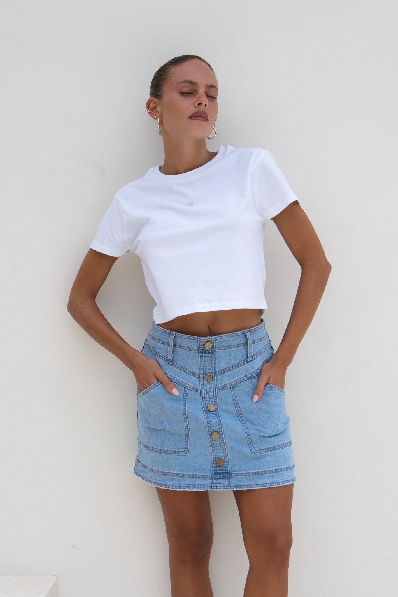 Heychic Elly Mini Flower Cropped T-Shirt (White)