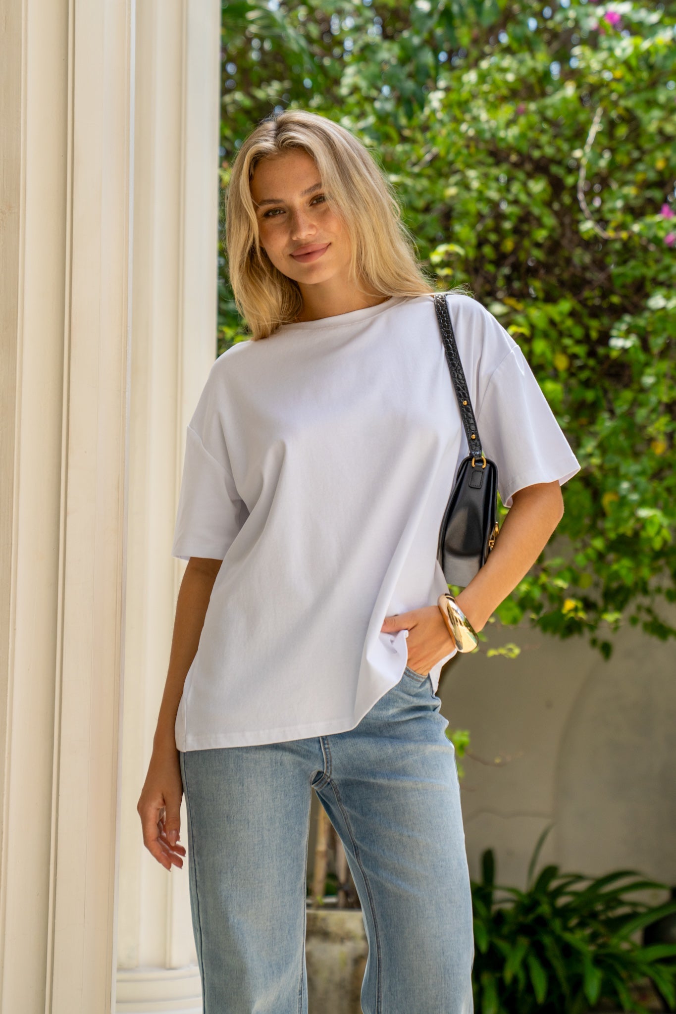 HEYCHIC Jos Relaxed Fit T-Shirt (White)