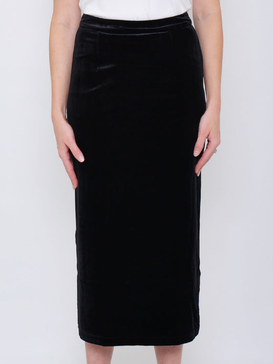 Image of a model wearing Skirts. Product name - YELTUOR X HANSEN & GRETEL DAYLAN VELVET SKIRT in Black colour by brand - Hansen & Gretel