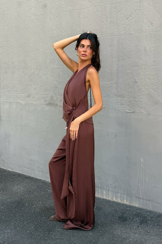 Image of a model wearing Pants. Productname: SNDYS ROSEWOOD PANTS in Mocha colour by brand - SNDYS
