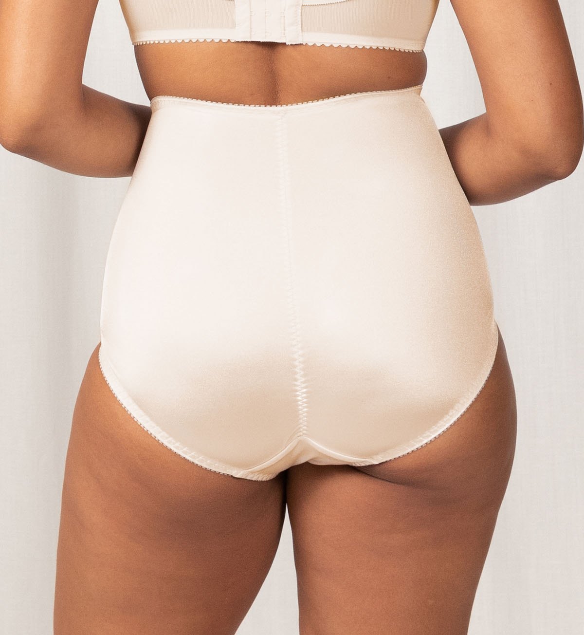 Triumph Jolly Comfort Shapewear Brief (Fresh Powder)