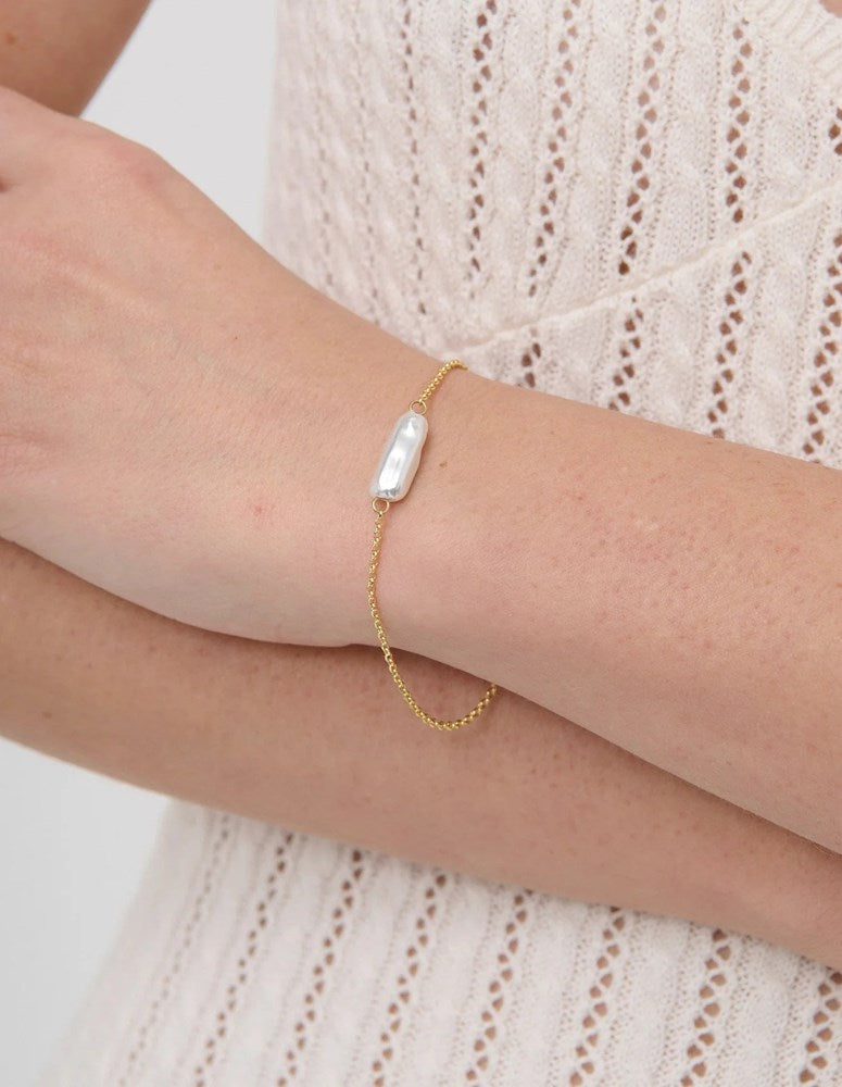 Sass Clothing Orbit Baroque Pearl Bracelet (Gold)