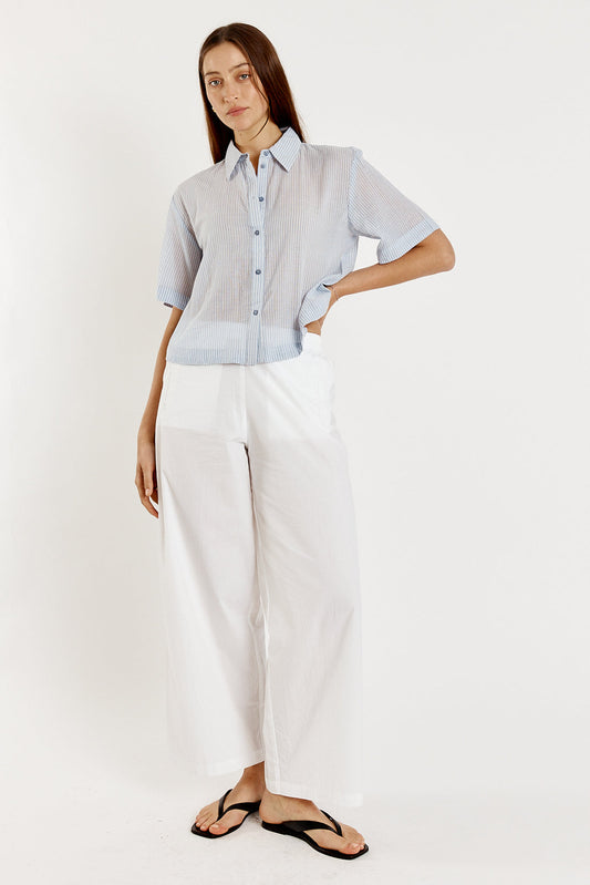 Image of a model wearing Pants. Productname: Giliann Pellier Pant White in White colour by brand - Giliann