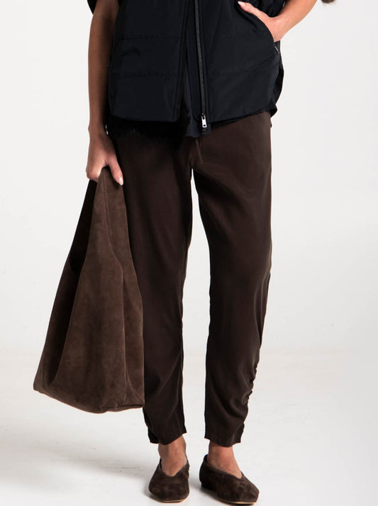 Image of a model wearing Pants. Productname: LOUNGE THE LABEL CROZET PANT in Espresso colour by brand - Lounge