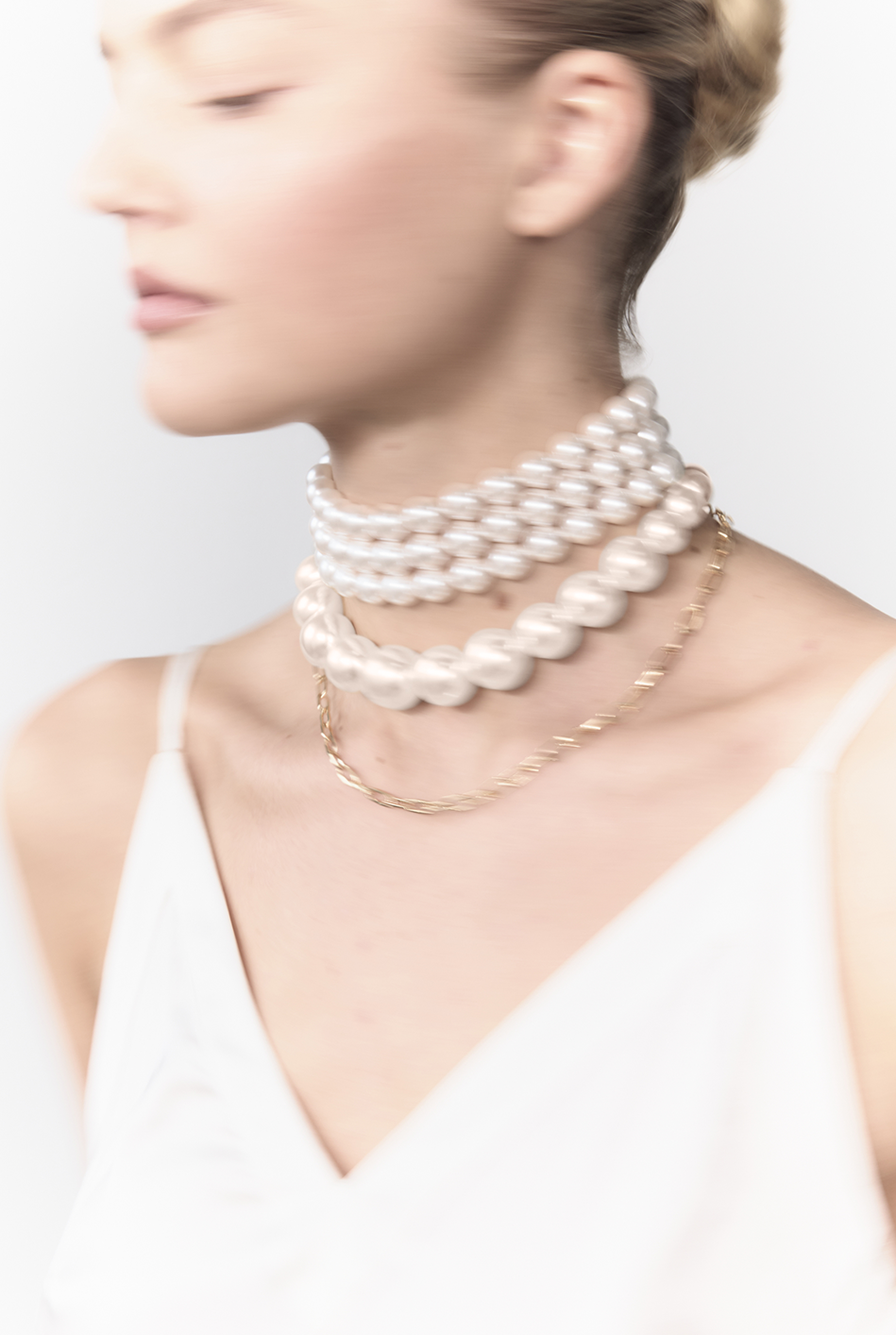 Evelyn Necklace (White)