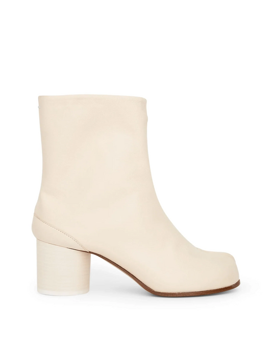 Image of Boots. Productname: MAISON MARGIELA Tabi Ankle Boots 6cm Heel in WHITE colour by brand - MAISON MARGIELA