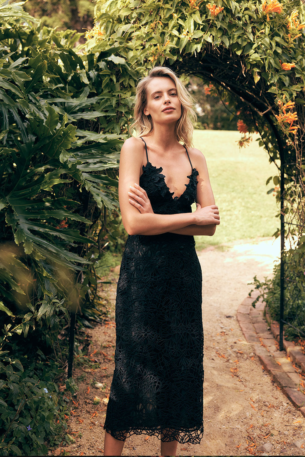 Tea Ceremony Midi Dress (Black)
