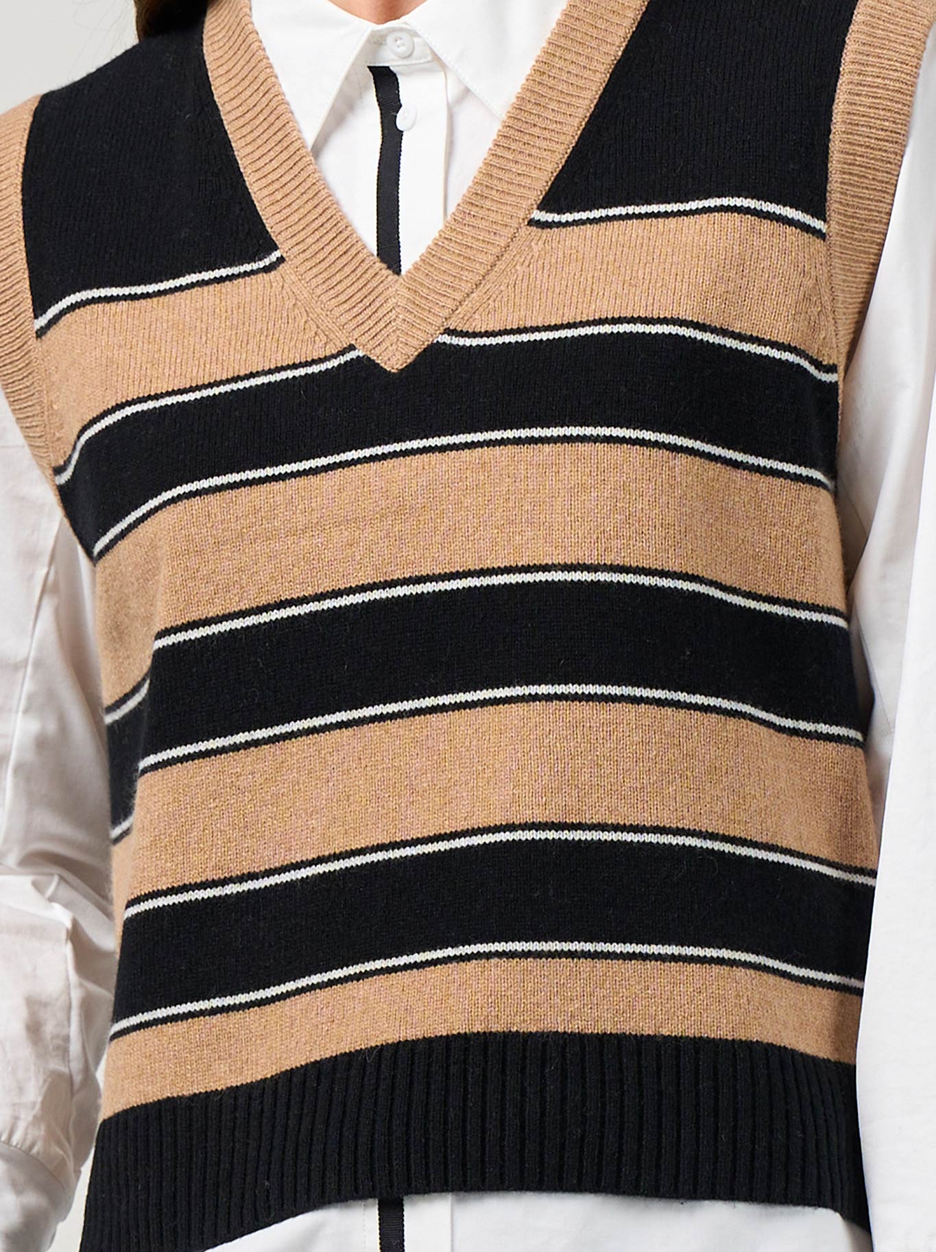 MADLY SWEETLY COLLEGE VEST (Camel Black)
