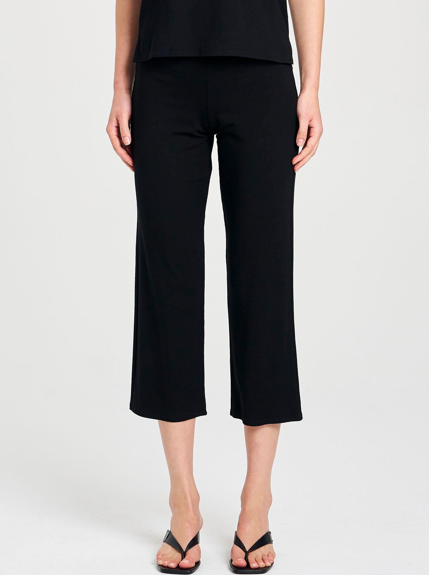 Image of a model wearing Pants. Productname: MELA PURDIE 3/4 PANT in Black colour by brand - Mela Purdie