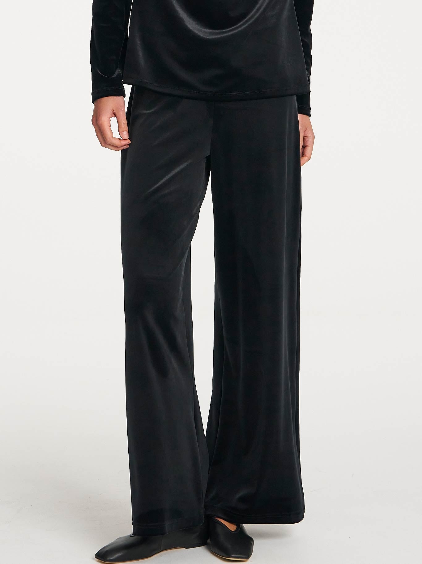 Image of a model wearing Pants. Product name - MELA PURDIE PALAZZO PANT in Nutmeg colour by brand - Mela Purdie
