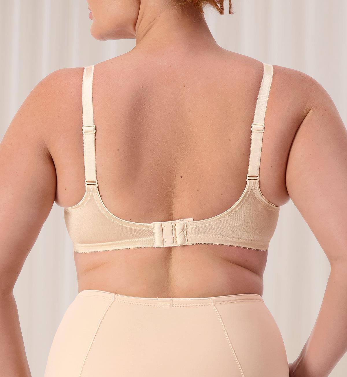 Triumph Embroidered Minimiser Bra (Fawn)